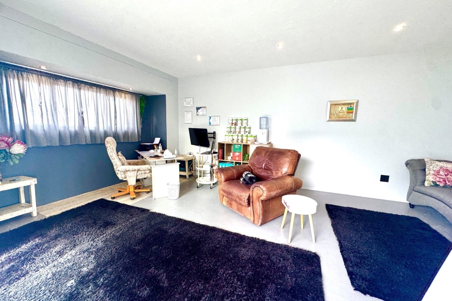 4 Bedroom Property for Sale in Olifantskop Western Cape
